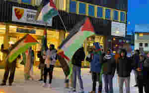 – Fri, fri Palestina!