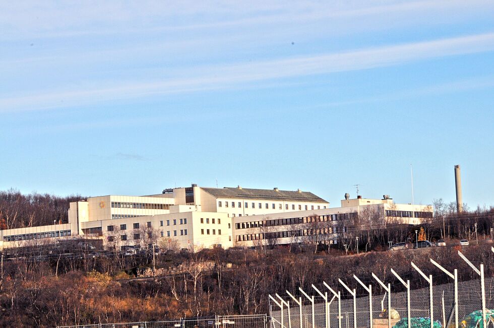 Salgssummen på det gamle sykehuset i Kirkenes vil komme på over 80 millioner, og i løpet av denne uka blir det klart hvem som har høyeste bud.
 Foto: Hallgeir Henriksen