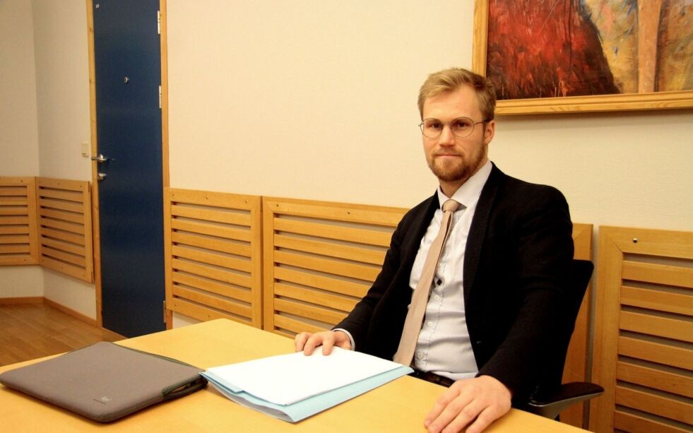 Marius Ihlebæk (bildet) forsvarer den drapssiktede mannen i 30-åra. Her er han avbildet i Alta tingrett under torsdagens fengslingsmøte. Foto: Reiulf Grønnevik, Altaposten