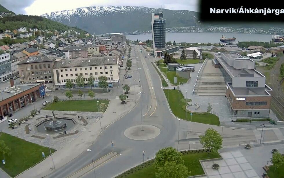 Sen­trum av Nar­vik/Áh­ká­njár­ga. Byen be­hol­der sitt sam­iske navn, men kom­mu­nen får ikke sam­isk navn, hvis kom­mu­ne­sty­ret føl­ger for­mann­ska­pet og de tre ho­ved­ut­val­ge­ne.