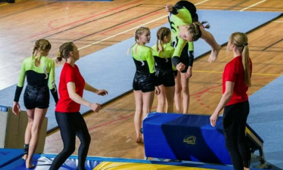 Tirsdag 30. mai blir det sommeroppvisning i turn i idrettshallen i Honningsvåg. Foto fra ei tidligere oppvisning.
 Foto: HT & IF