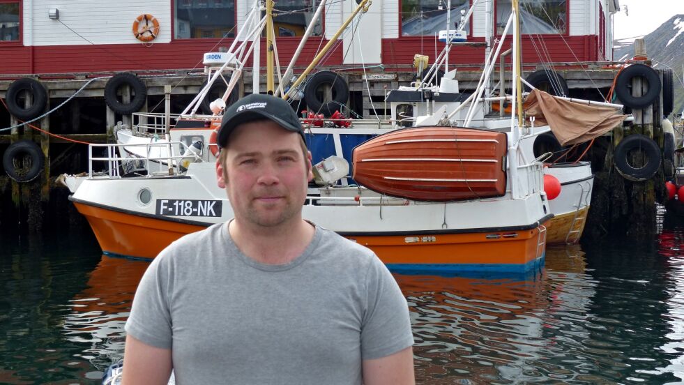 Thomas Hansen fra Skarsvåg har endelig fått sin egen sjark. Han sier at tilskuddet på 200.000 kroner fra Sametinget var særs viktig for at han kunne realisere båtkjøpet.
 Foto: Geir Johansen