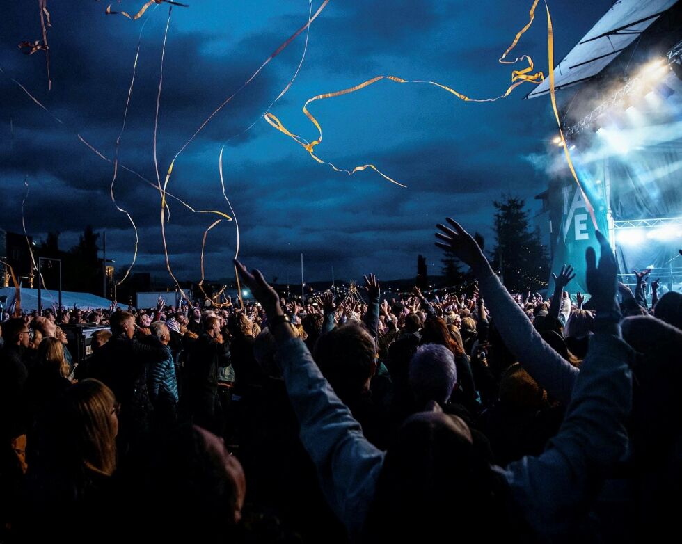 Musikkfestivalen Alta Live skal holdes den 20. og 21. august i sentrumsparken i hjertet av Alta sentrum. I år har det blitt solgt over tre ganger så mange billetter som på samme tid i 2019. – Publikum er veldig klare for dette, forteller festivalsjef, Torgeir Ekeland.
 Foto: Dánil Røkke, Alta Live