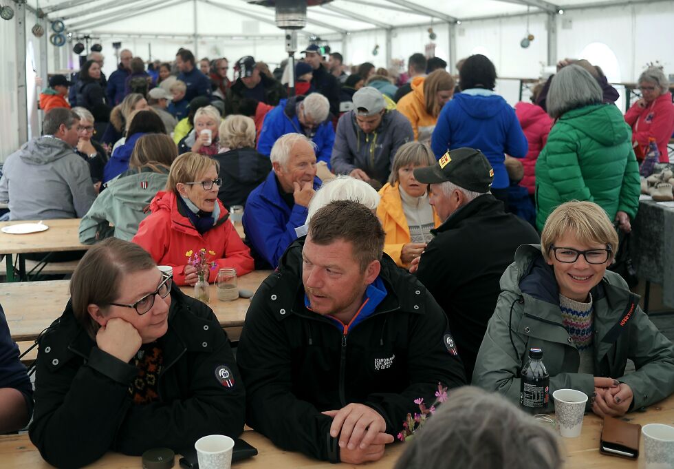Det var helt fullt i festivalteltet på brygga i Skarsvåg da markedsdag ble avviklet lørdag. Foto:
 Foto: Geir Johansen