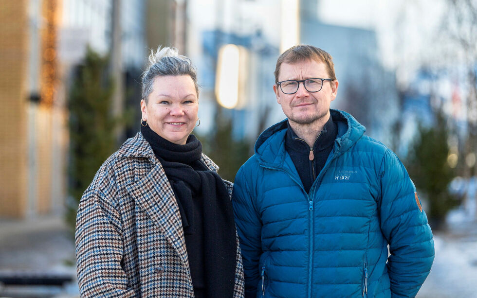 Daglig leder Merete Jørstad og kommunikasjonsansvarlig Trond Anton Andersen i Finnmarksløpet ser frem til folkefesten som Finnmarksløpet bringer med seg, og er positive til været.
 Foto: Cecilie Bergan Stuedal