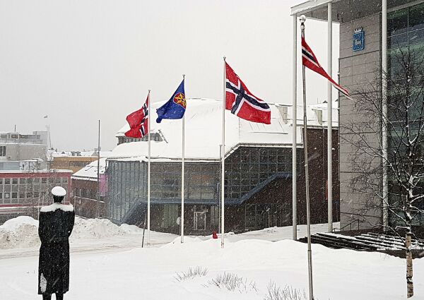 Kvænenes flagg vaiet i Tromsø og Porsanger