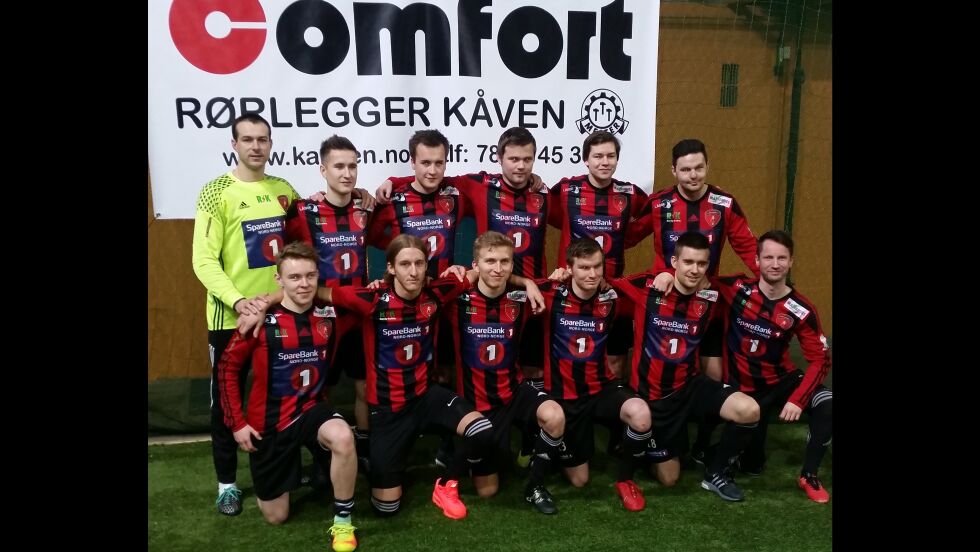 Porsanger ILs herrelag kunne juble etter at de slo Alta IF i finalen etter straffesparkkonkurranse.
 Foto: Privat