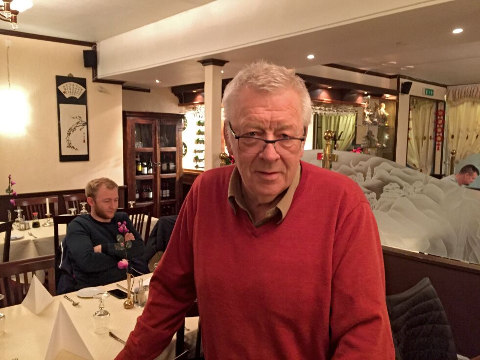 Helge Ovanger og andre flypassasjer opplevde at hotellet de ble kjørt til da flyet ble kansellert mandag, ikke var booket av Widerøe Ground handling, som har ansvaret for overnattinger.
 Foto: Hallgeir Henriksen