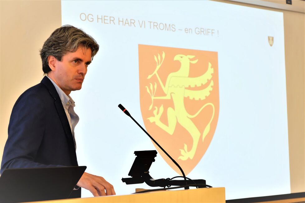 Fylkesrådmann Øystein Ruud sa il fylkesutvalget at fylkeskommunen kan forvente seg nye og flere oppgaver etter at reformen er iverksatt.
 Foto: Bjørn Hildonen