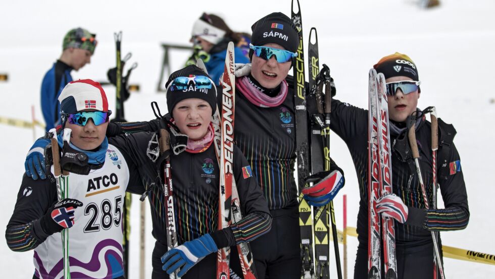 Disse guttene representerte Team Sápmi i Canada. Fra venstre Iver Thude Petterson (13) fra Nesseby, Helge Ims (13) fra Skånland, Petter Dervola Johansen (14) fra Tana og Vetle Knutsen (14) fra Bodø.
 Foto: Charles Petterson