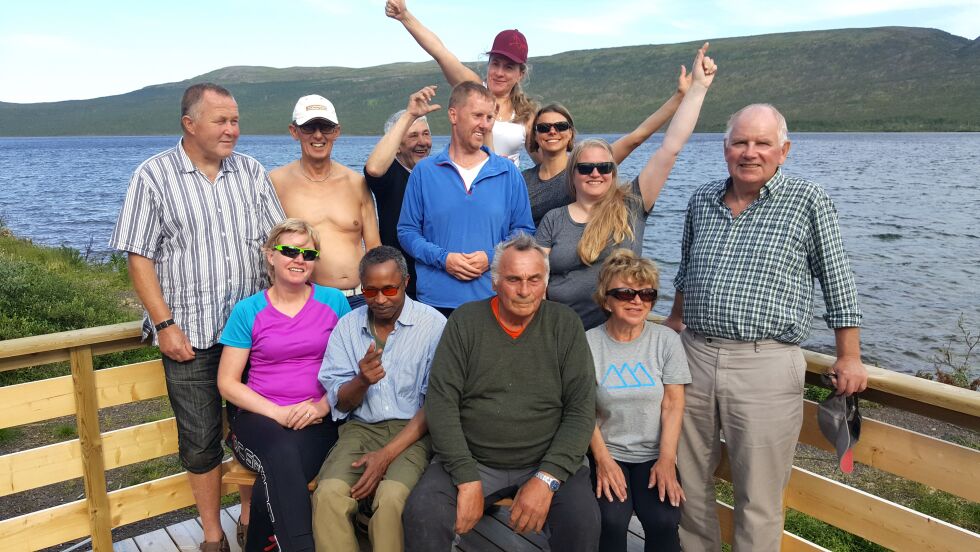 Sittende fra venstre: Rita Aadnevik (Vest-Agder VA), Hassane Amadou (Finnmark F), Birger Dervo, Tana JFF, Britt Marie Thomassen (F), og stående Arne Gitmark (V-A). Stående fra venstre: Arild Kjebekk (V-A), Clarens Waage (V-A), Ragnar Gakko, Tana og Nesseby Lions Club, Herman Jenssen (F), Hege Igeland (F), Maureen Bjerkan Olsen (F). Stående helt bakerst: Alesia Andreassen (F). Ikke tilstede: Stein Wiggo Olsen (F), instruktør Arne Hauge instruktør (F) og Gerd Jacobsen (V-A).
Foto: Gerd Jacobsen, Vest–Agder fylkeslag