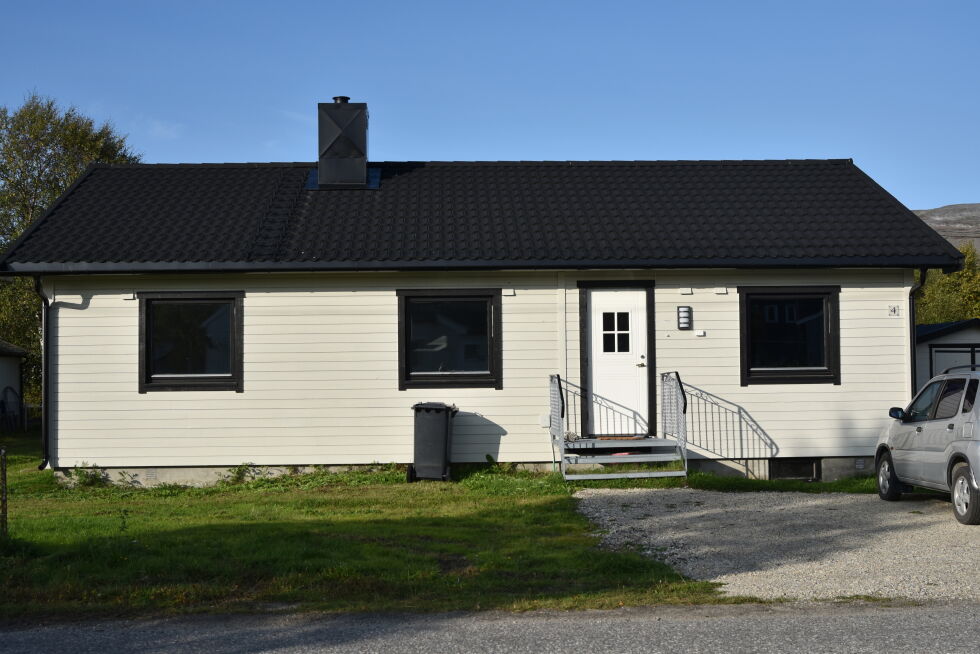 Pors­veien 4 i Lakselv er solgt for kr 2.825.000. (Foto: Sara Olaussen Stensvold)