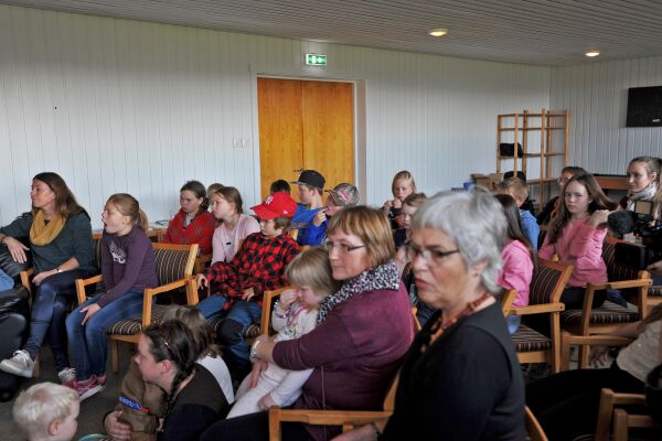 Lanserte bøker i egen «bokhule» på Snåsa