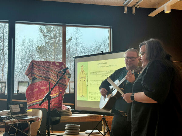 Samlet inn 172 melodier på bryllupsreise til Petsamo