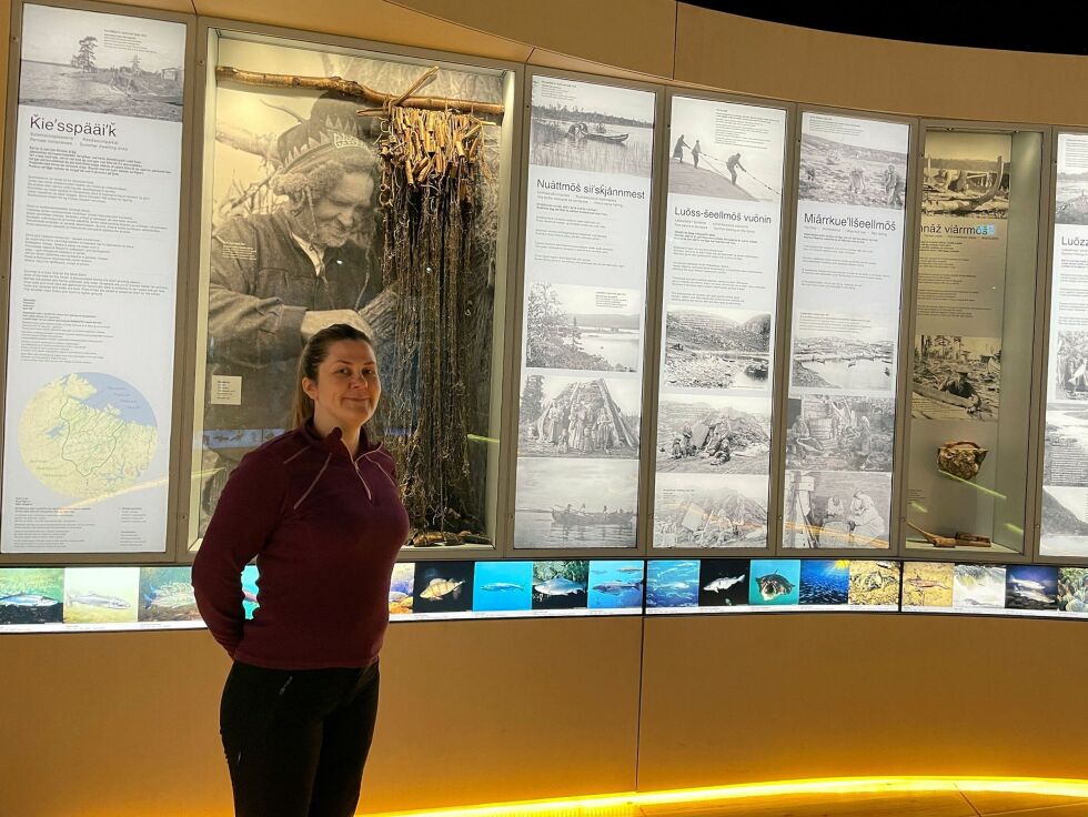 Christina Mathisen påpeker hvor fint den permanente utstillingen og de nye utstillingene vist i fjor utfyller hverandre.
 Foto: Birgitte Wisur Olsen