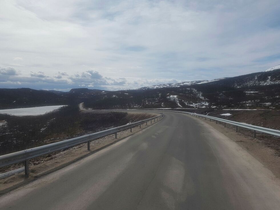 I 2017 og 2018 utbedret man begge sider av Torhopfjellet på fv. 98. Bildet viser østsiden. Mesta var entreprenør. Nå skal resten av strekningen utbedres, og noe forsinket går anbudet ut i disse dager. FOTO: TOM HARDY