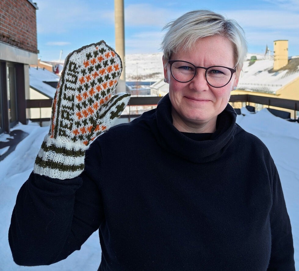 Marianne Ryeng har laget mønster til de fine Perletur-vottene.
 Foto: Finnmark friluftsråd