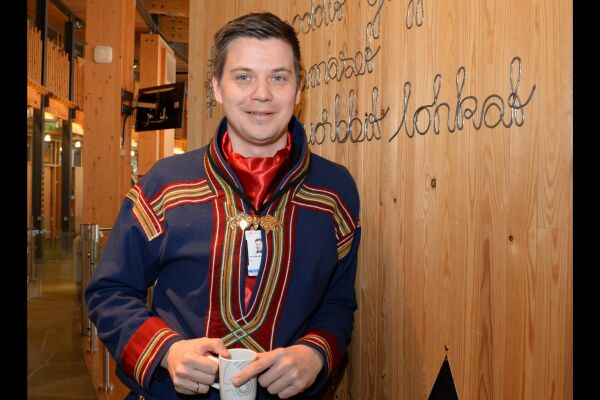 – Lokalbefolkning foran turister