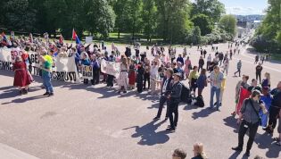 Fosen-demo utenfor slottet