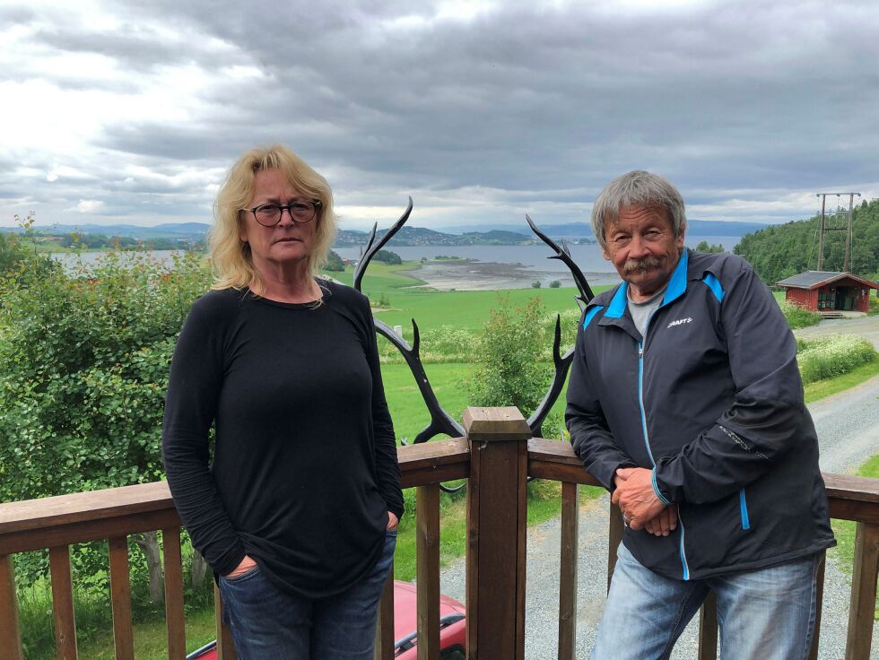 Aina Bye og Bengt Åke Jåma mangler ikke utfordringer i sine liv, men sørsamene kjemper hardt for å holde stand imot press fra rovdyr, myndigheter og jernbane. Foto: Stein Torger Svala