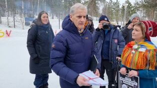 Statsminister Jonas Gahr Støre ankommer Sametinget