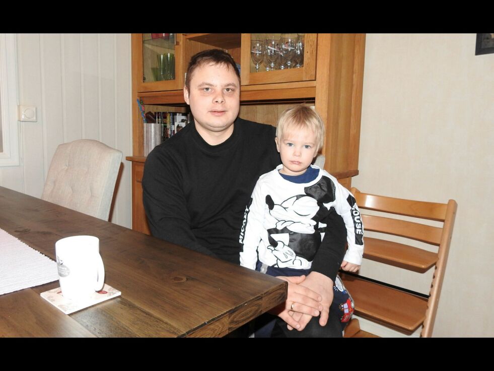 Robin Jonas (her med sønnen Sebastian på fanget) har startet egen bedrift – sammen med sin far Espen.
 Foto: Kristin Marie Ericsson