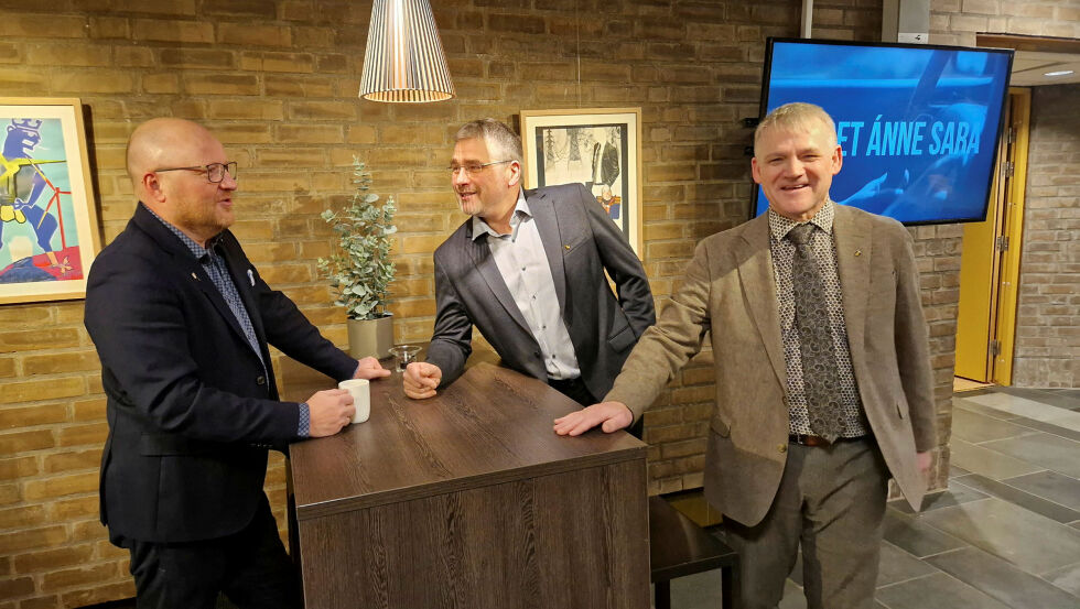 Thomas A. Mølmann og Geir Thrane (NkF) og avtroppende leder Odd Erling Mikalsen (FrP) i samferdselsutvalget er glade for at flere Flex-ruter er tilbake.
 Foto: FFK