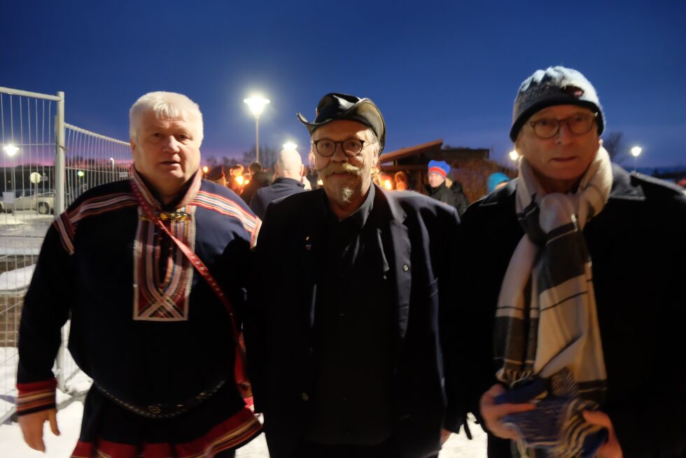– Det er idioti av Ap å binde gruppa, sier Klemet Klemetsen (t.v.), Kurt Wikan og Arne Pedersen.
Foto: Bjørn Hildonen