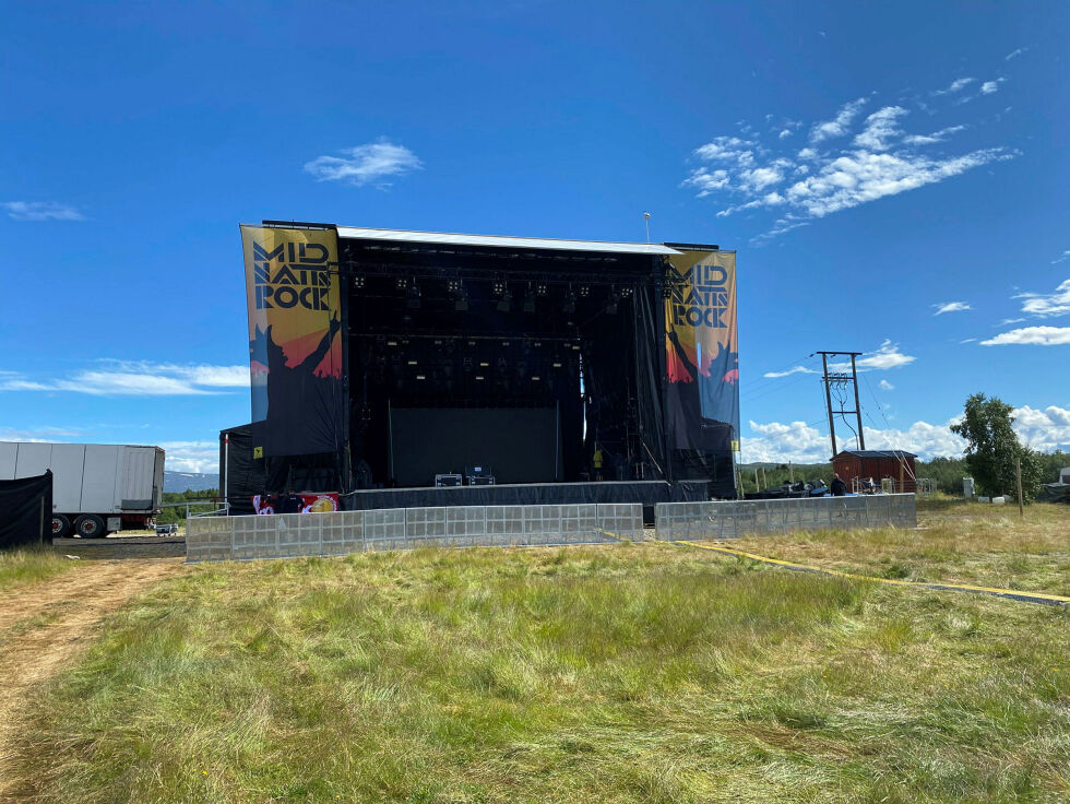 På denne scenen skulle flere store artister stå på midnattsrocken. På grunn av streiken er det dessverre flere av dem som ikke kommer.
 Foto: Lova Vassli Hilanmo