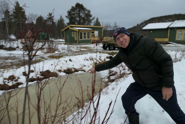 Stor dame med barn var uønsket på gården