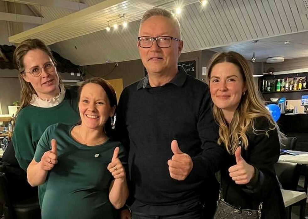 Alt tyder på at disse fire representerer den nye makta i Tana. Fra venstre Monica Balto Anti (Venstre), Heidi Dervo  (FrP), Jon Erland Balto (Senterpartiet) og Anna Taksgård (Høyre) – med Balto som ordfører.
 Foto: Privat