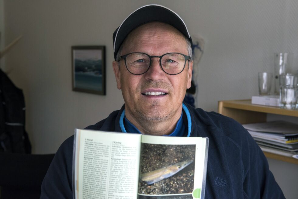 Henry Olsen fra Kolvik i Porsanger kommune fant ut vilken fisk Tormod Olsen fikk på kroken.´
 Foto: Sigurd Schanke
