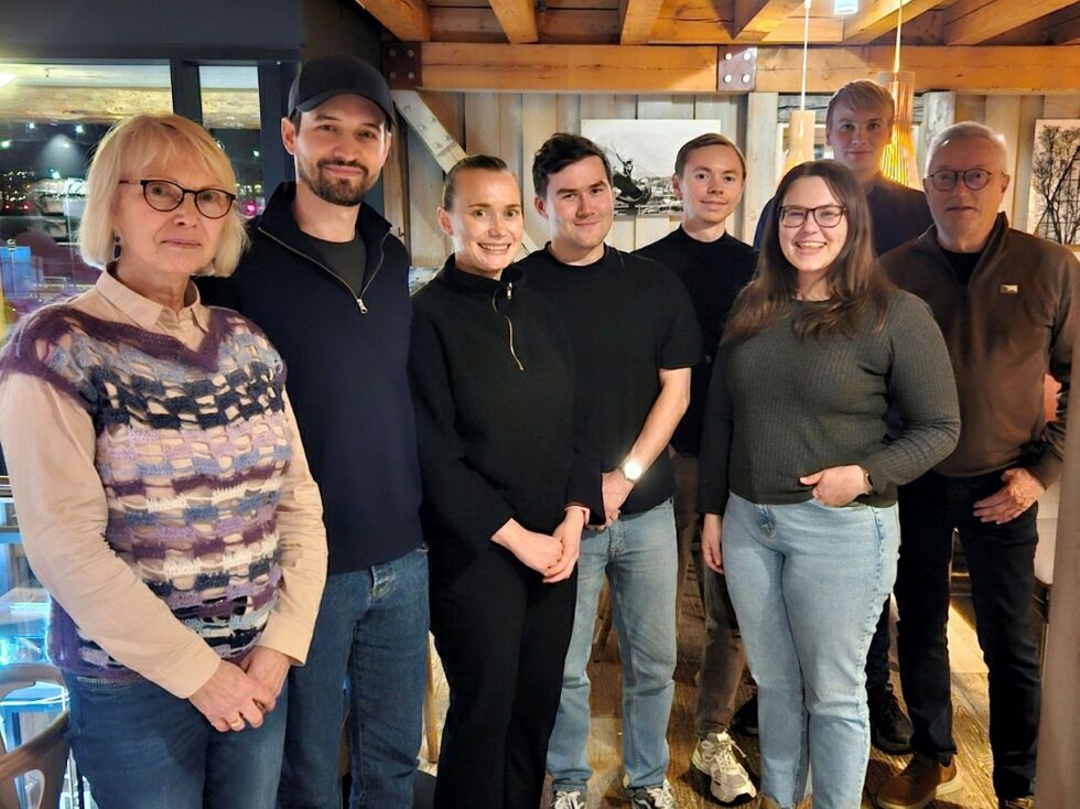 De som deltok på treffet var (fra venstre) nessebyordfører Berit Ranveig Nilssen, Tage Rønnåbakk, Tonje Kristine Nilssen, William Olsen, Per Henning Mathisen, Johan Jernsletten, Anette Henriksen og tanaordfører Jon Erland Balto.
 Foto: Privat