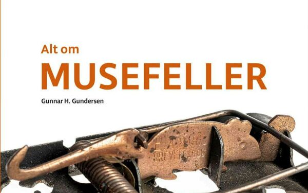Ute med bok om musefeller