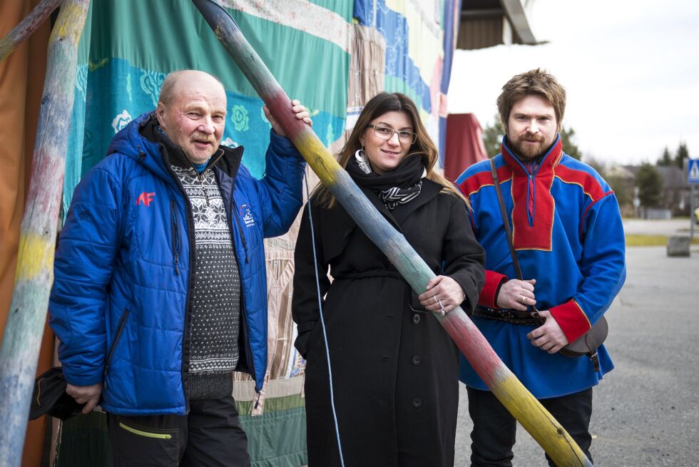 Olof Anders Kuhmunen, Inger Elin Utsi og Beaska Niillas fra Norske Samers Riksforbund mener at flere kommuner burde gi høyere lønn til samisktalende.
 Foto: Frøydis Falch Urbye
