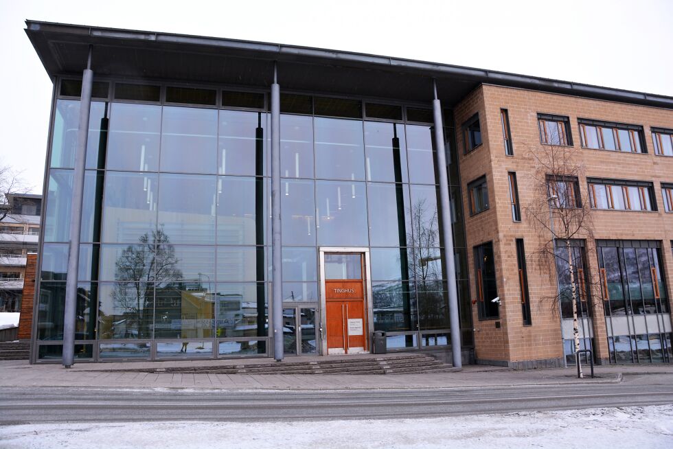 Ságat har fulgt saken der en porsangermann i 30-årene nå står tiltalt for grov narkotikaovertredelse, helt fra han ble pågrepet på en adresse i Lakselv i mars i år. I desember må mannen, sammen med fire andre personer, møte i Nord-Troms tingrett. Det er satt av fem dager til rettssaken.
 Foto: Kristin Marie Ericsson