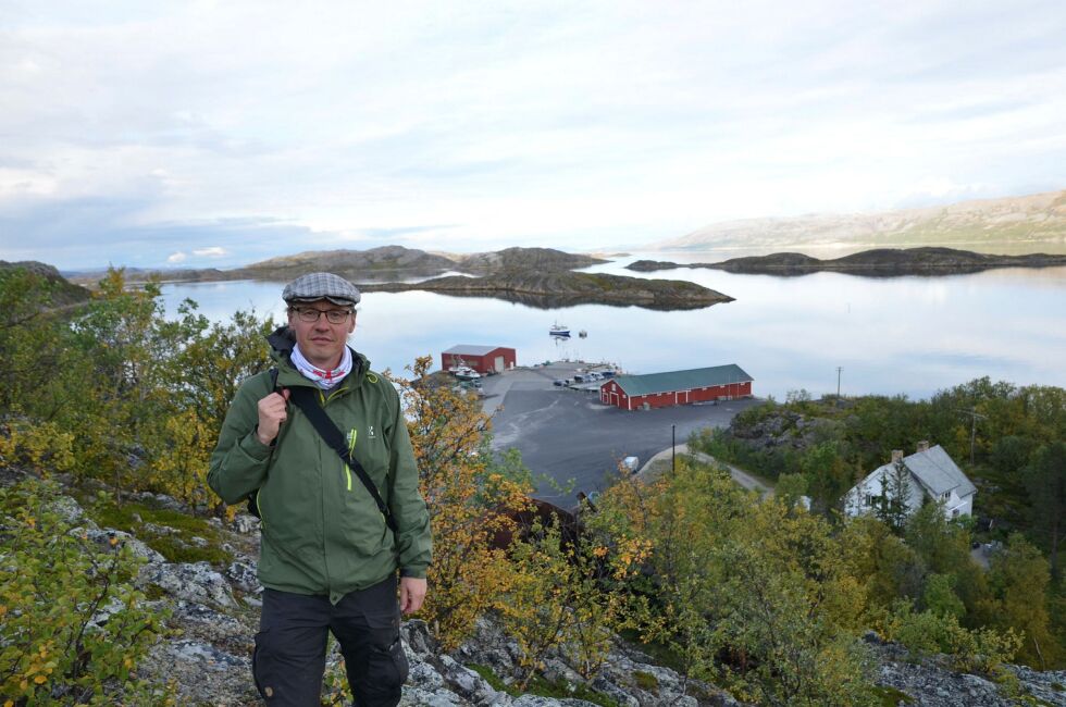 Harri Ahonen er forfatter, historiker og naturfotograf. I august og september besøkte han Finnmark for å hente stoff til neste bok. Foto: Roger Albrigtsen