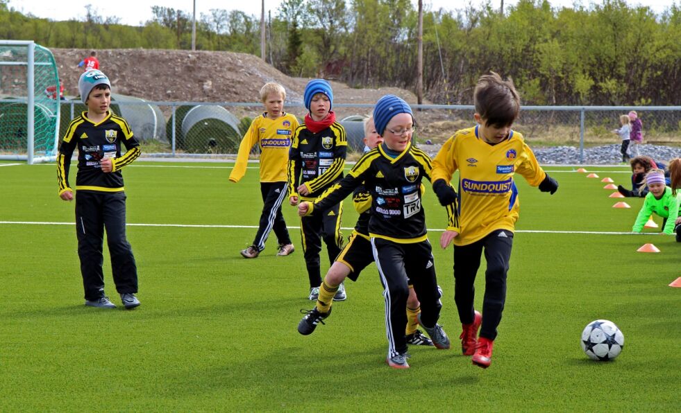 Det er full fokus på ballen i kampen mellom TBK og Bjørnevatn IL.
 Foto: Torbjørn Ittelin