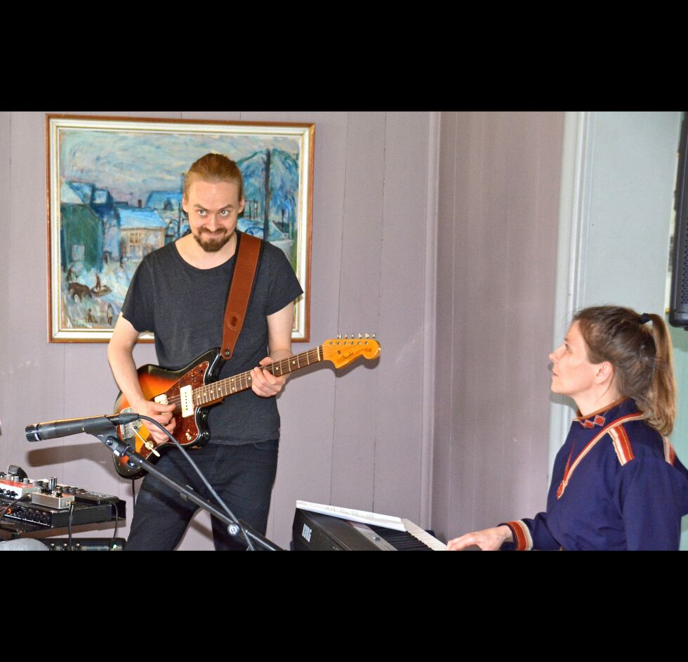 Herborg Rundberg og Kristian Svalestad Olstad utgjør bandet LEAGUS (Har du?). – Det er ekstra stas å ha releasekonserten på Nordlysfestivalen, sier Rundberg.
 Foto: Elin Margrethe Wersland