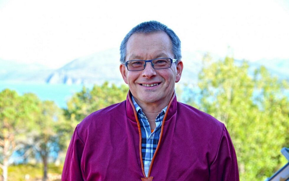 Sven Roald Nystø var sametingspresident i perioden 1997 til 2005. Han etterfulgte den første sametingspresidenten Ole Henrik Magga. Nystø hadde blant annet ansvaret for Sametingets behandling av Finnmarksloven, han var også president da Sametinget og Bondevik-regjeringa undertegnet avtale om konsultasjoner, som i nær framtid skal bli lovfestet og utvidet. Han er nå ansatt som seniorrådgiver ved Árran lulesamisk senter.
 Foto: Steinar Solaas
