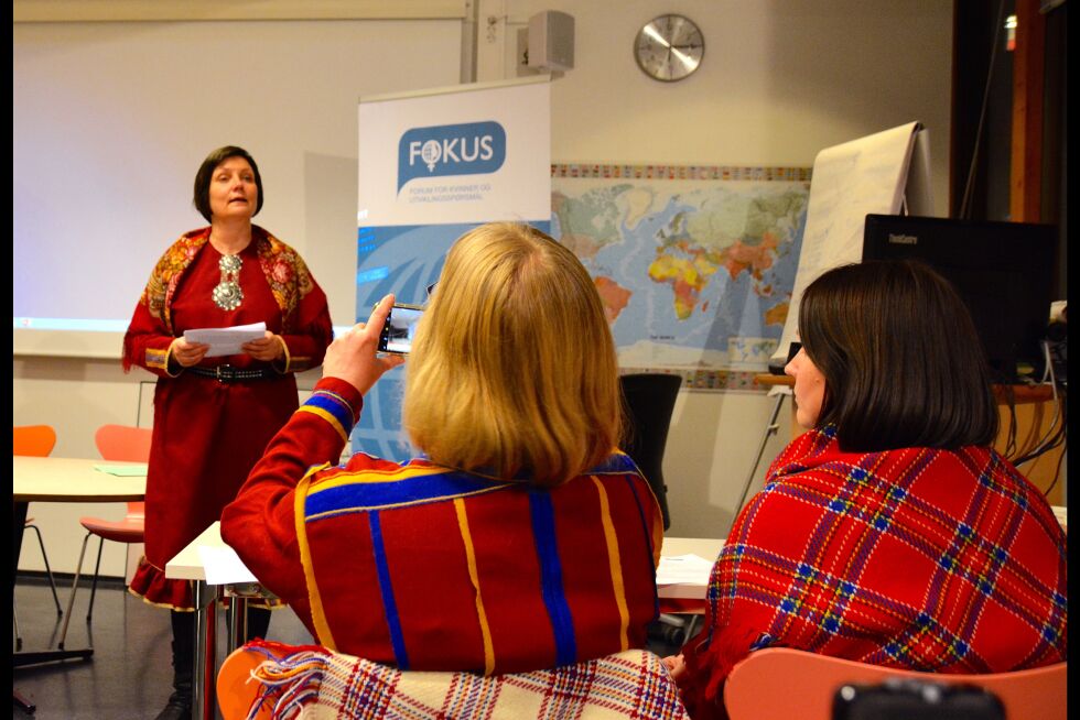 – Som kvinne, feminist og sametingspresident tar jeg tallene om vold på største alvor. Vi er nødt til å begynne å snakke om at dette skjer, sier sametingspresident Aili Keskitalo på et seminar i Tromsø. Seminaret handlet om vold mot urfolkskvinner.
 Foto: Elin Margrethe Wersland