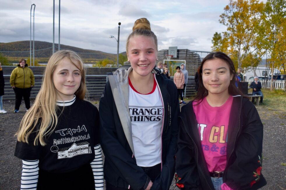 Ailin Rose Johnsen, Vilde Ervik og Isabella Kollstrøm var med og feiret skolen sin.
 Foto: Birgitte Wisur Olsen