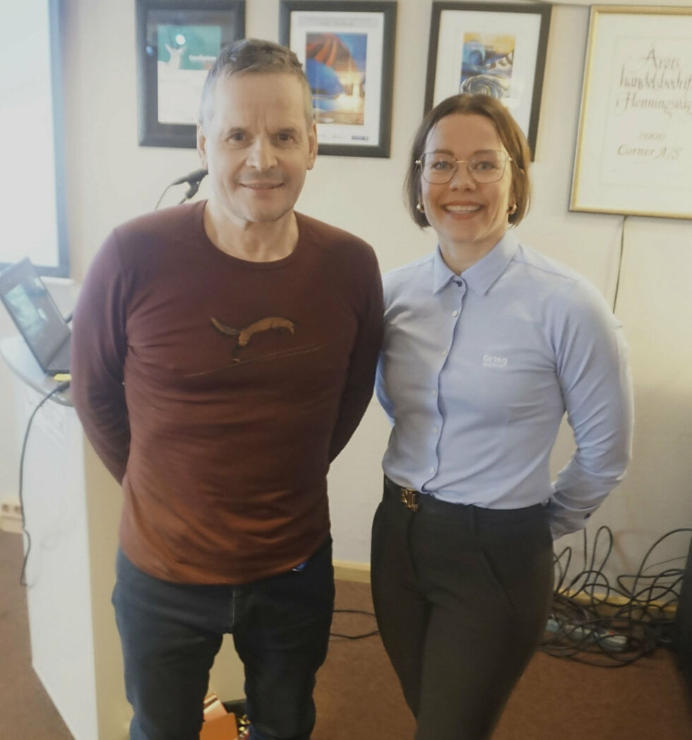 De har en ambisjon om at det nye visningssenteret for lakseoppdrett i Honningsvåg skal bli Norges mest besøkte visningssenter. Til venstre samfunnskontakt Roger Pedersen i Grieg Seafood Finnmark og daglig leder for visningssenteret Ocean Stories, Sirin Figenschou Høyen.
 Foto: Geir Johansen