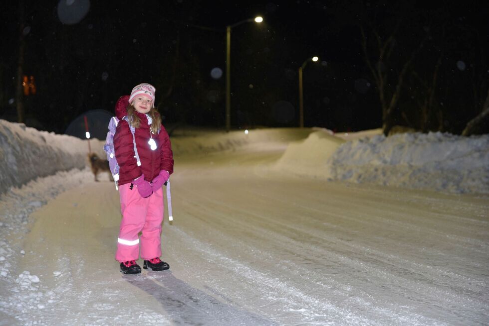 Ci­ci­lie Johan­nes­sen øns­ker at Lin­nea skal få en trygg sko­le­vei. Per dags dato har hun ikke det.
 Foto: Kristin Humstad