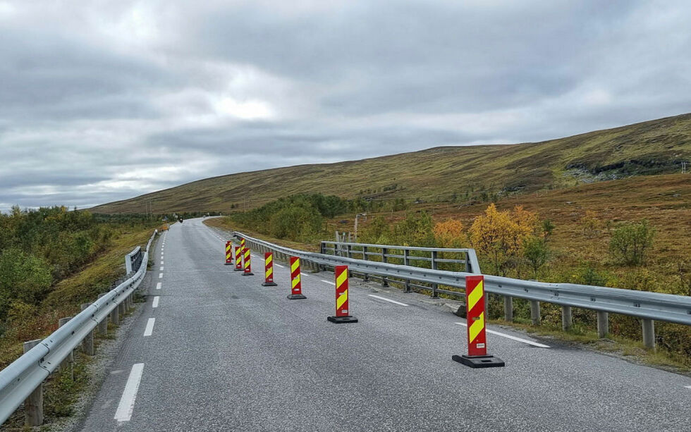E6 over Hatter blir stengt natt til søndag når det legges midlertidig bru over Háhttirjohka/Hatterelva.
 Foto: Frode Lyng Hansen/Statens vegvesen