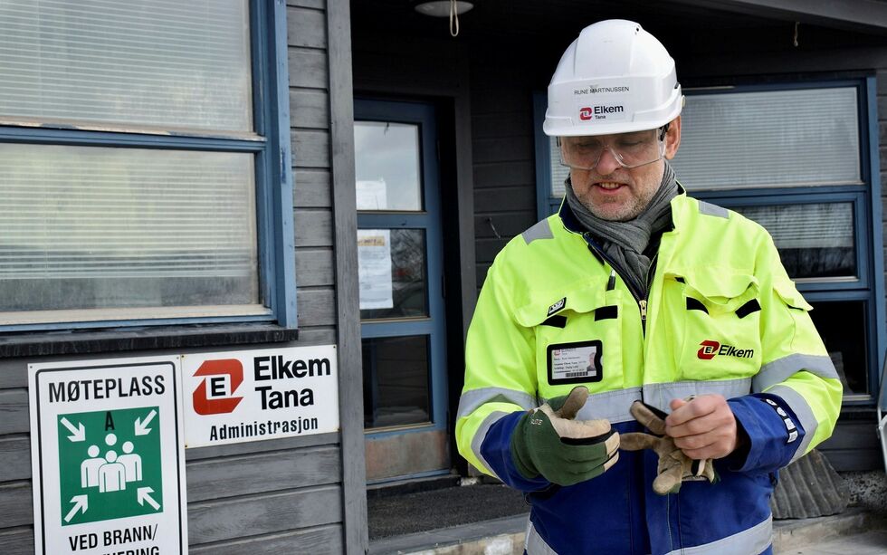 Rune Martinussen, daglig leder hos Elkem Tana, opplyser at den aktuelle personen ikke var smittet. Foto: Birgitte Wisur Olsen