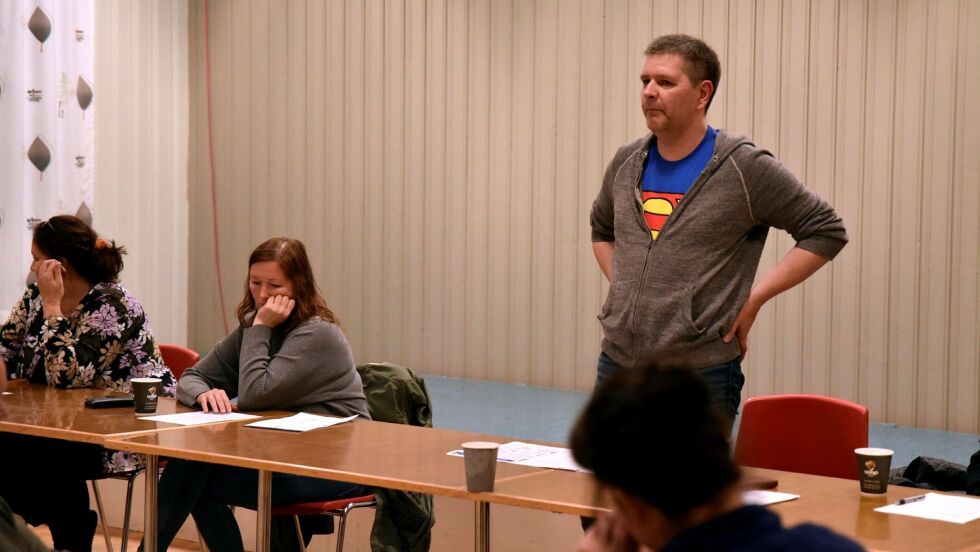 – Det her er en stor sak for bygda. Den skolen, den bygningen, betyr veldig mye for veldig mange her både i positive og negative sammenhenger, sier lederen i Børselv og omegn bygdelag, Arnold Håkonsen.