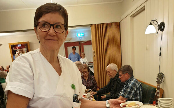 Julestemning og kjente fjes på Helsetuns tradisjonsrike julebord