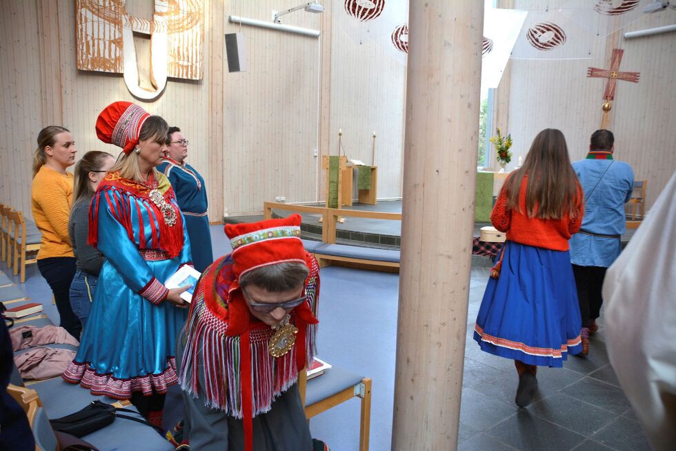 Sam­isk kir­ke­råd øns­ker at unge sam­iske røs­ter skal bli hørt. Bil­det er tatt i for­bind­el­se med 25-års­ju­bi­le­et til Sam­isk kir­ke­råd en tid til­ba­ke.