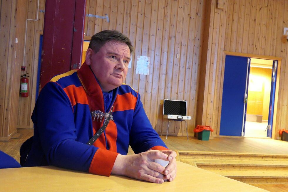 Ordfører Svein Atle Somby (Ap) kondolerer med bortgangen til en av Karasjok eldste.
 Foto: STEIN TORGER SVALA